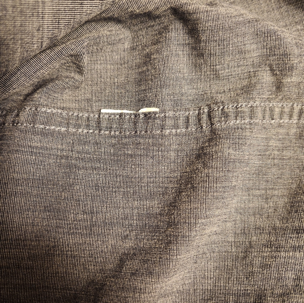 Izod Men's Long-sleeve gray button-down shirt - size large - Picture 6 of 6